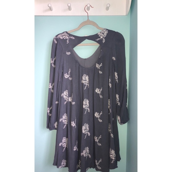 Altar’d State Floral Dress 🦋 - Picture 3 of 3